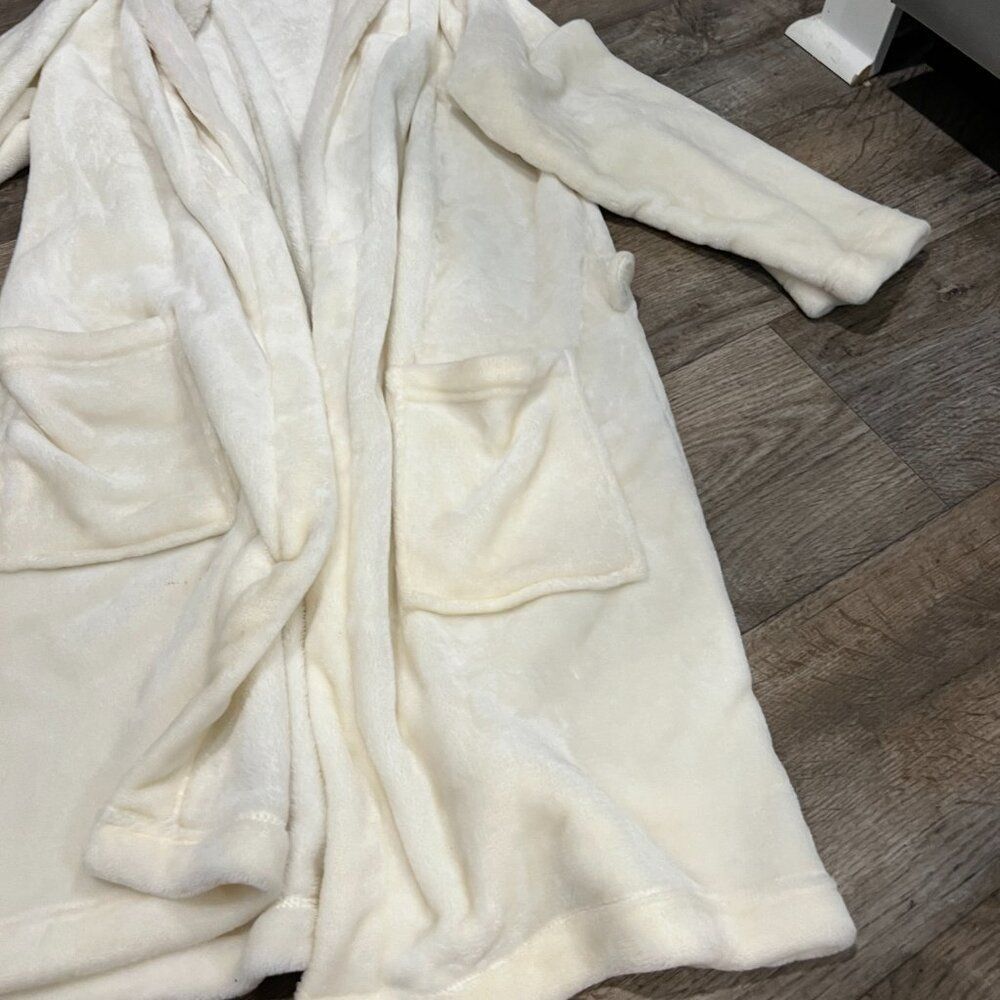 Adrienne Vittadini OS Robe - Picture 4 of 10